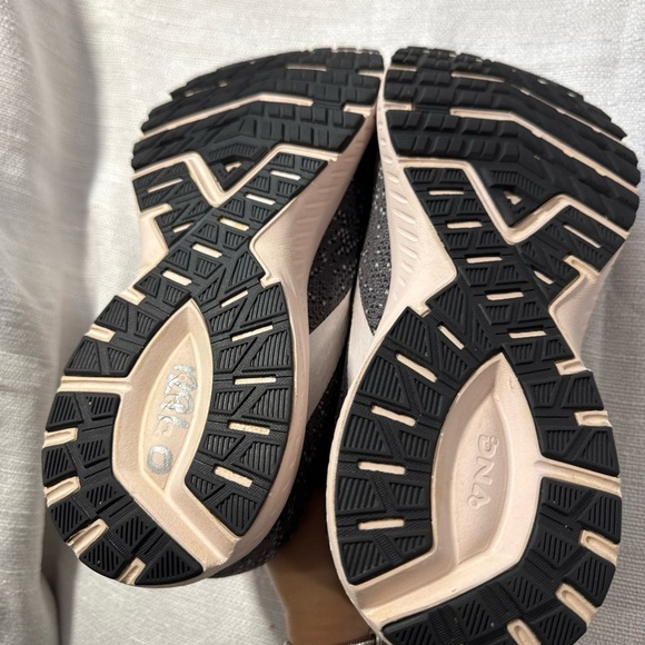 Brooks Women's Speckled Black and Cream Athletic Shoes - Picture 4 of 5